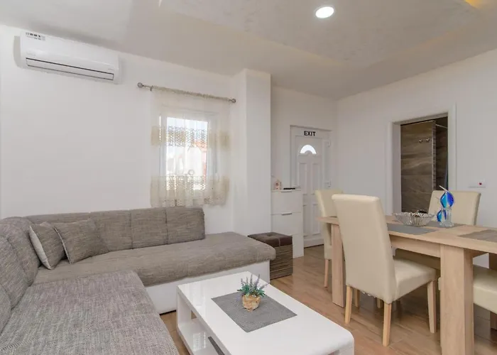 Etta Ciovo Трогір