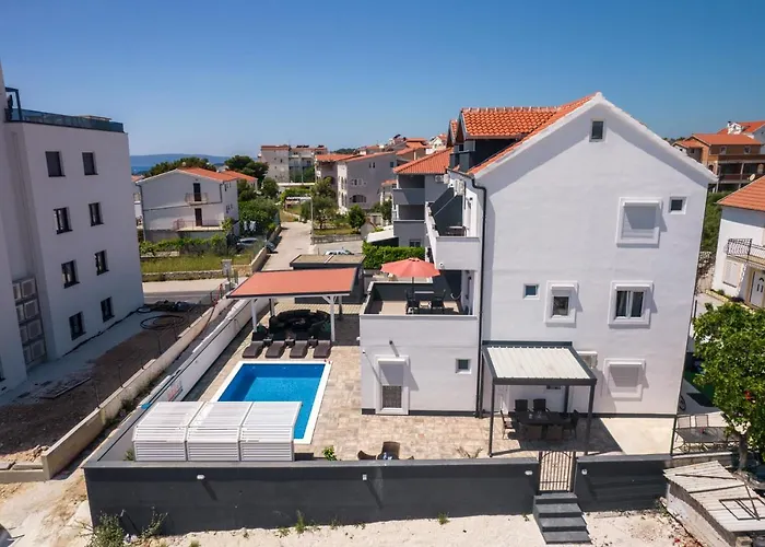 Апартаменти Etta Ciovo *