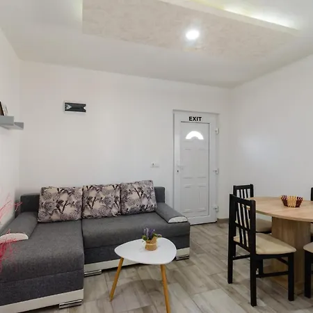 Etta Ciovo Apartment *
