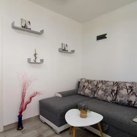 Etta Ciovo Apartment *