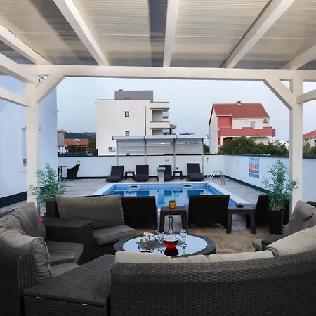 Etta Ciovo 特罗吉尔