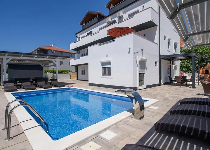 Etta Ciovo 公寓 特罗吉尔