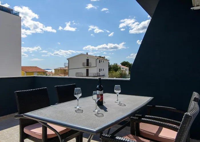 Etta Ciovo 特罗吉尔