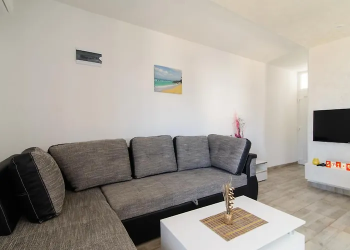 Etta Ciovo 公寓 特罗吉尔