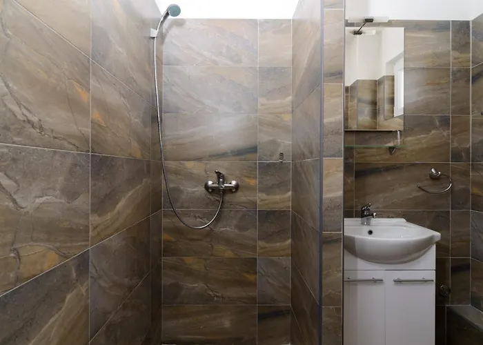 Etta Ciovo 特罗吉尔