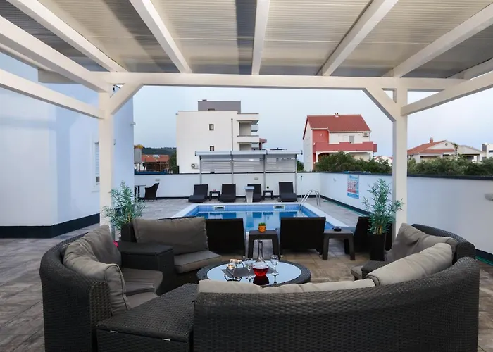 Etta Ciovo 特罗吉尔