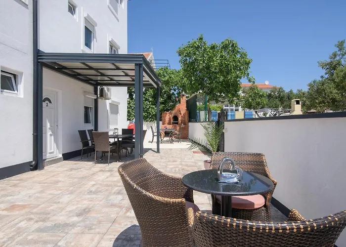 Etta Ciovo * 特罗吉尔